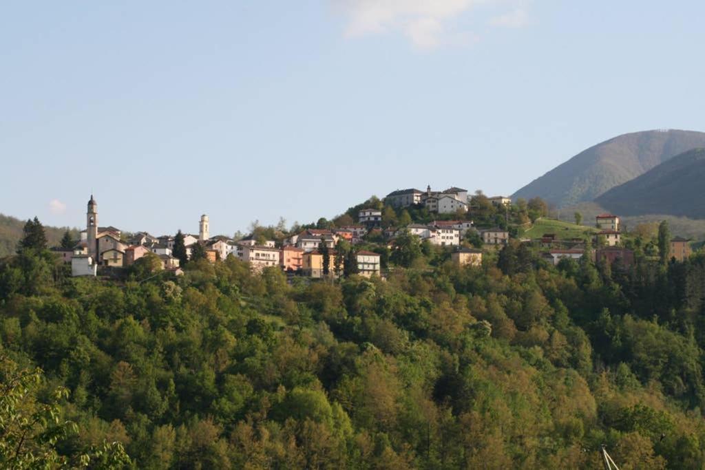 Casale Delle Farfalle Tornolo Exterior photo